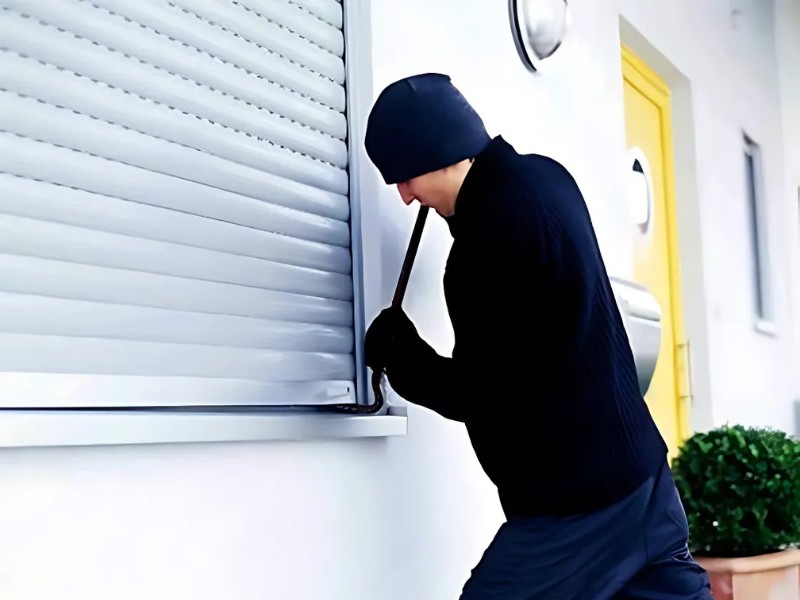 Instalación de persianas de seguridad en Sant Cugat. Persianas Domésticas, la empresa líder en instalación de persianas.