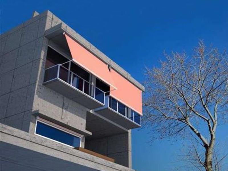 Instalación toldo Store o brazos barandilla Sant Cugat. Persianas Domésticas.