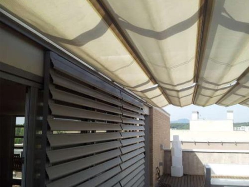 Instalación toldo plano o andaluz Sant Cuga. Persianas Domésticas.