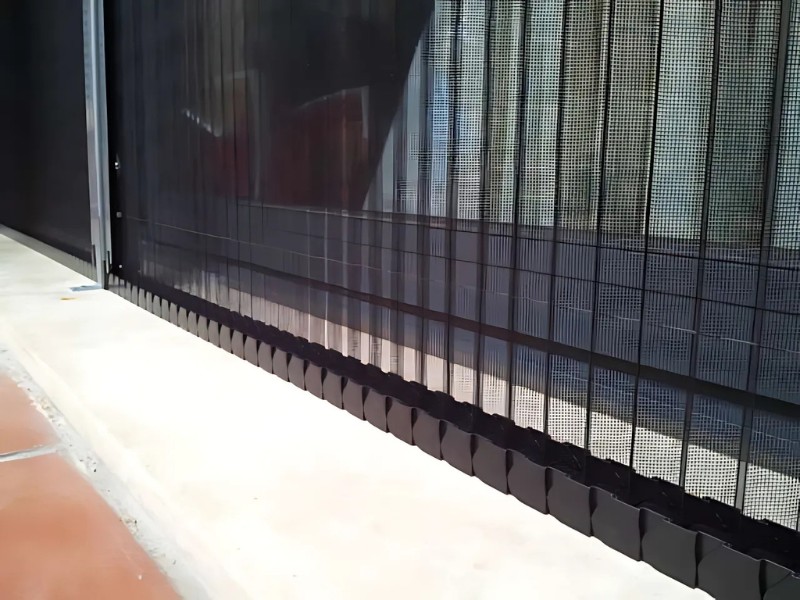 Mosquitera plisada sistema despleglable oruga Persianas Domésticas Sant Cugat Venta, reparación e instalación de mosquiteras plisadas en Sant Cugat. Persianas Domésticas.